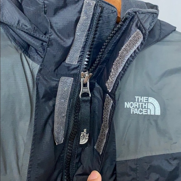 The North Face #267 Boys Hyvent Hooded Jacket - Picture 3 of 7